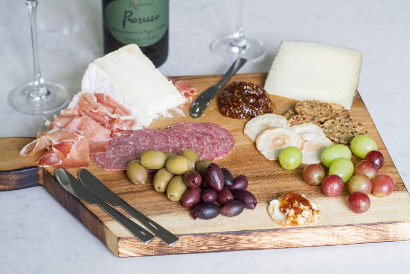 How to make your own charcuterie board