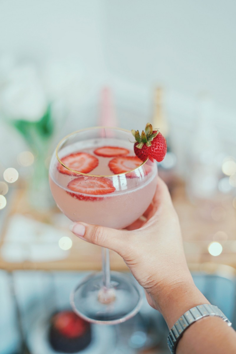 Strawberry Champagne Spritzer Recipe
