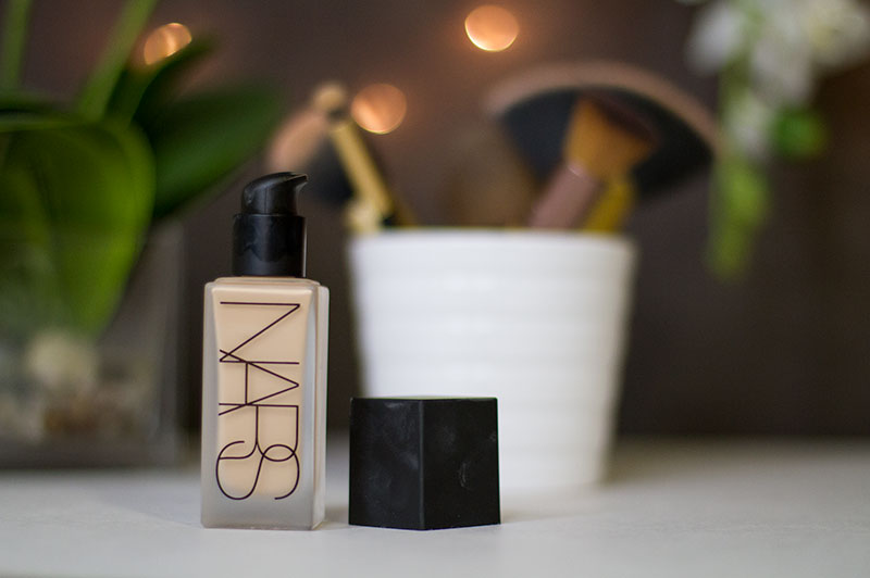 Nars luminous weightless foundation